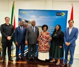 President of CACIAAS – Dra. Paula Xavier, extends a welcome greeting to the new Ambassador of South África to Angola